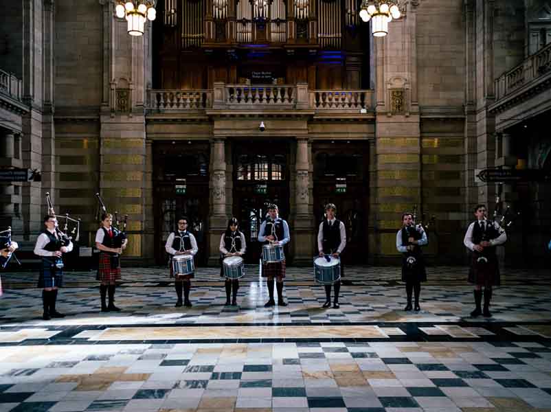 Ukrainian national team welcomed to Glasgow by National Youth Pipe Band of Scotland